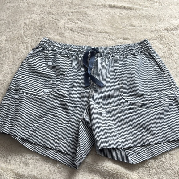 Nicole Miller Blue Pinstripe Cotton Shorts – Size 10 | Coastal Chic | - Picture 3 of 8